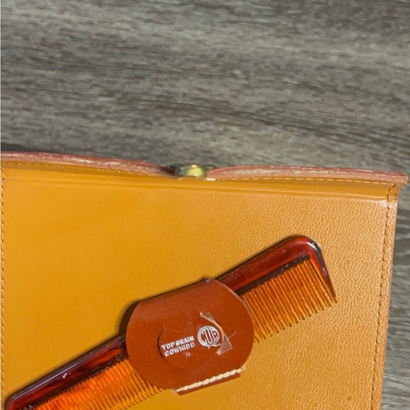 Vintage CUE Grooming Set - Mid Century Top Grain Cowhide Case w/ Tortoise Shell - Picture 10 of 11